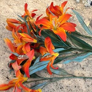 Michaels long stemmed artificial lilies- set of 8
